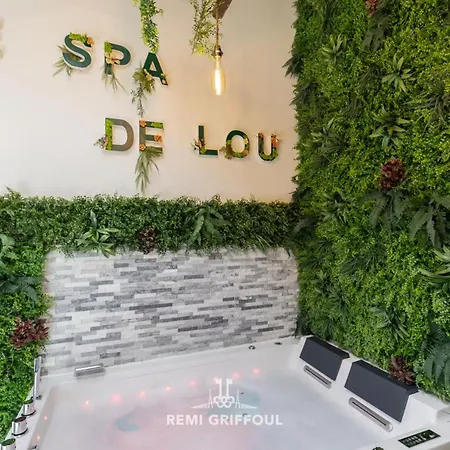 Le De Lou Hot Tub Sauna & Private Patio 2 Guests Casa de Férias *