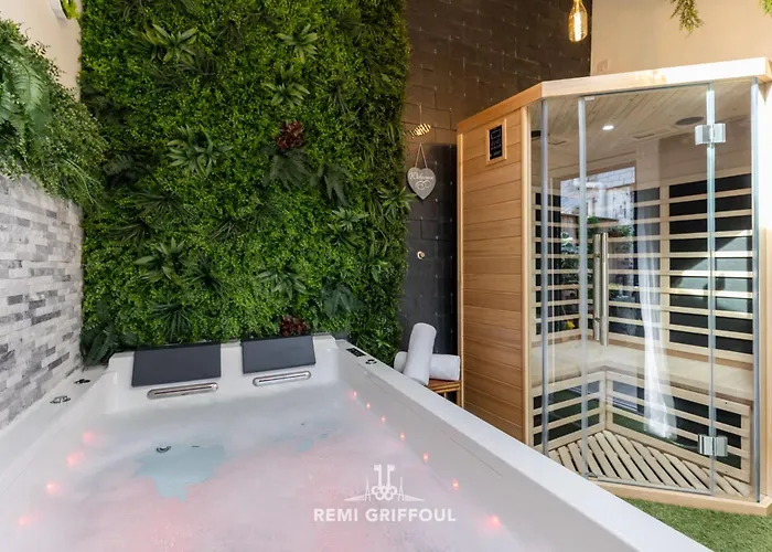 Prázdninový dům Le De Lou Hot Tub Sauna & Private Patio 2 Guests *