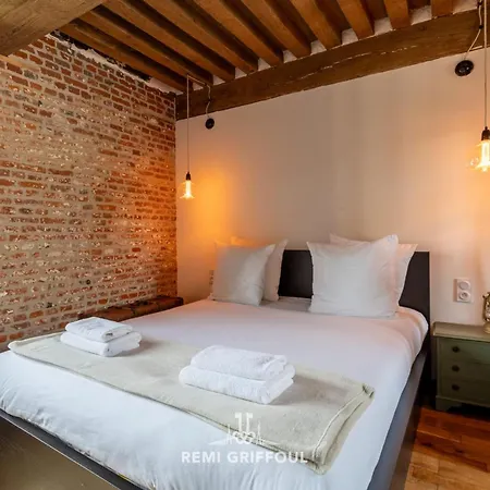 Le De Lou Hot Tub Sauna & Private Patio 2 Guests Honfleur