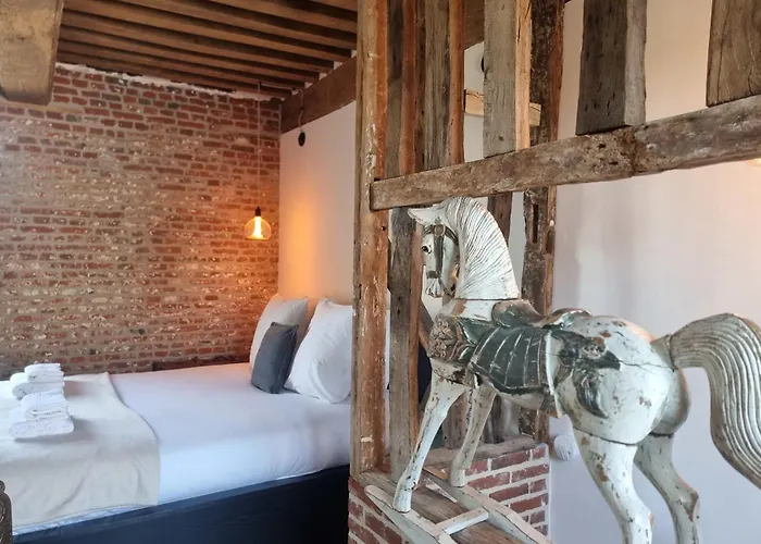 Le De Lou Hot Tub Sauna & Private Patio 2 Guests