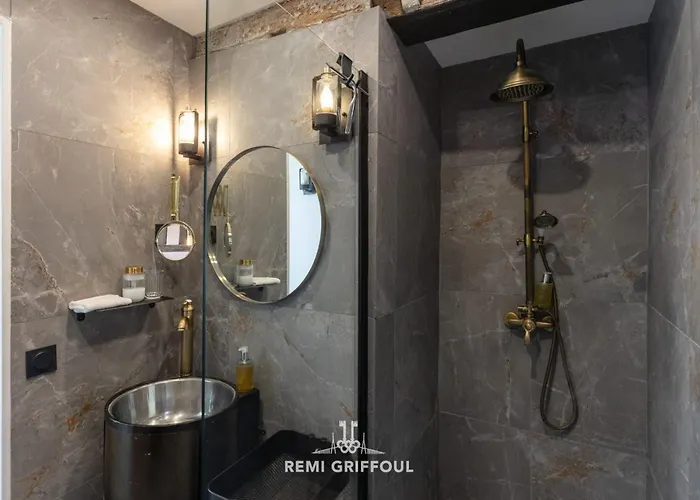 Le De Lou Hot Tub Sauna & Private Patio 2 Guests Holiday home *